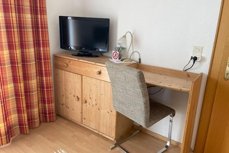 Double Room with Balcony image 3