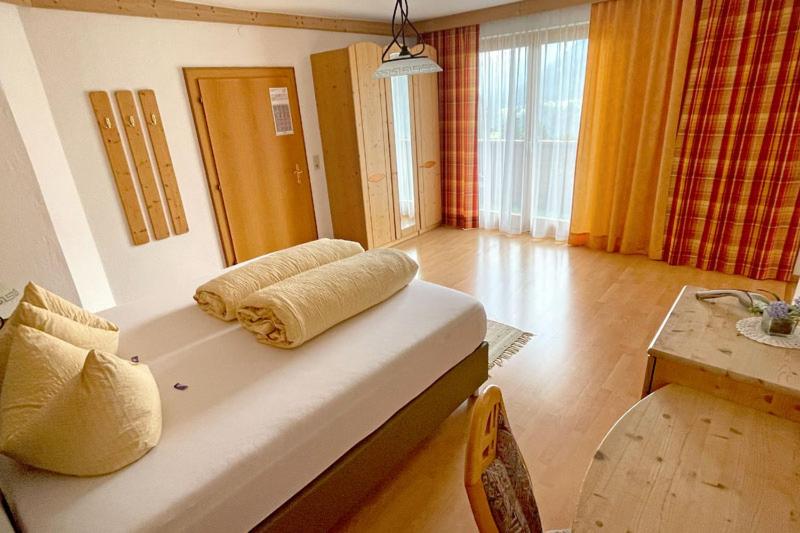 Studio with Balcony image 4