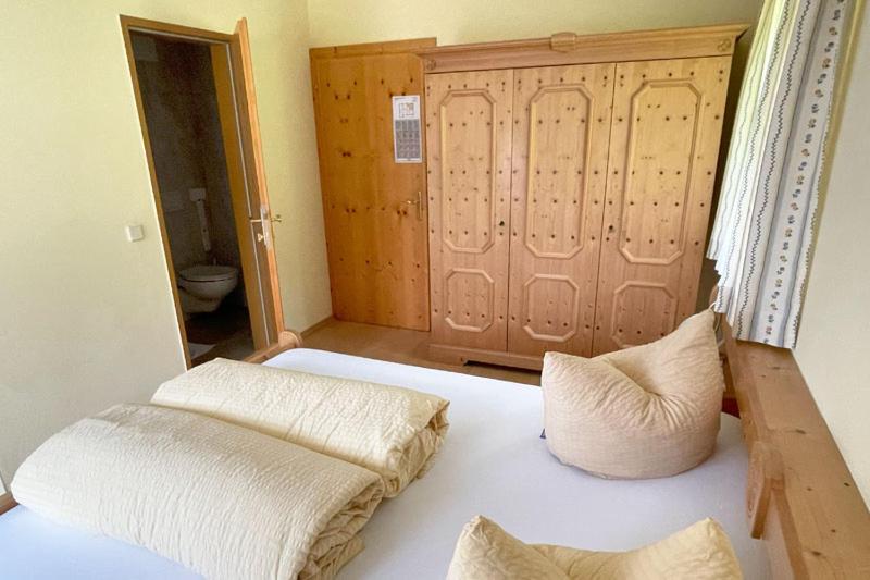 Classic Double Room image 3