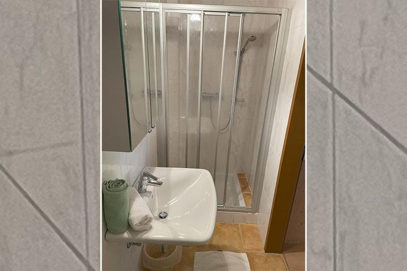 Classic Double Room image 2