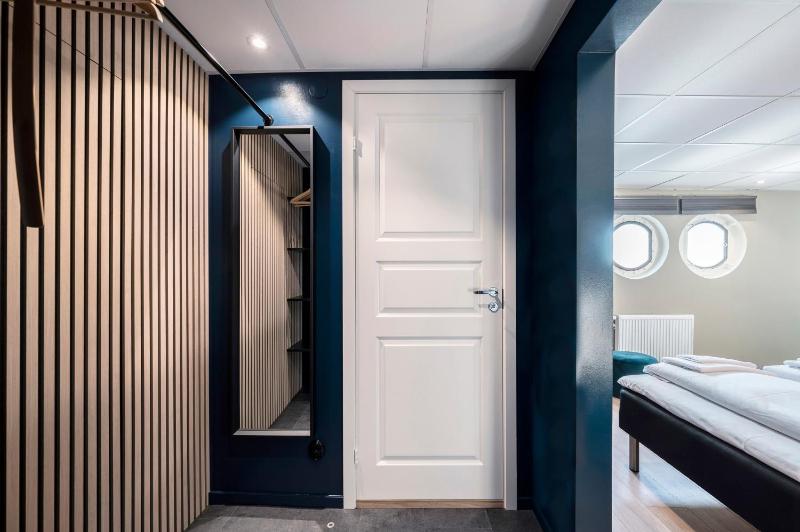 Mälardrottningen Yacht Hotel - image 4