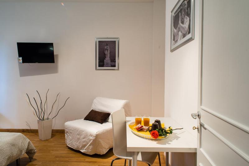 Deluxe Triple Room image 2