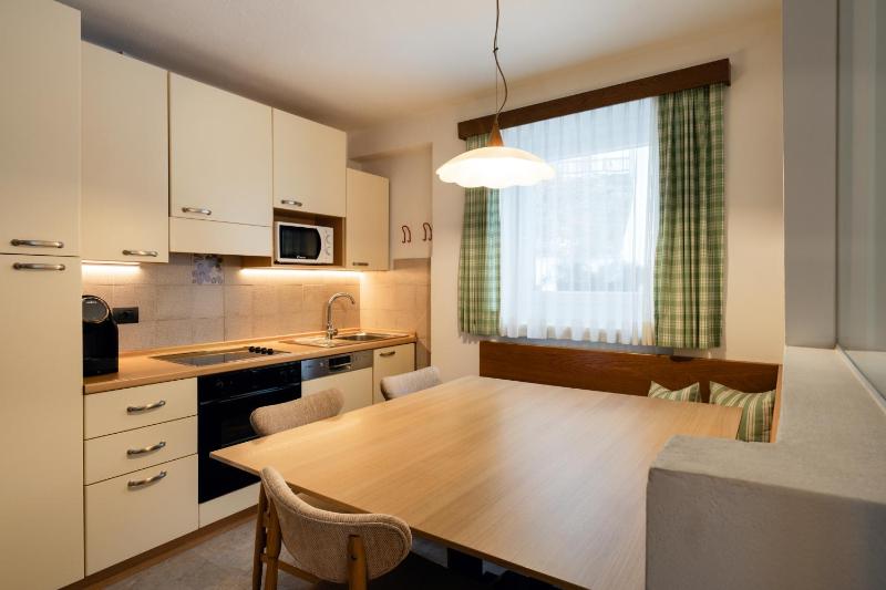Three-Bedroom Apartment image 4