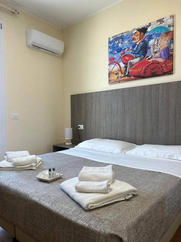 Double Room image 3