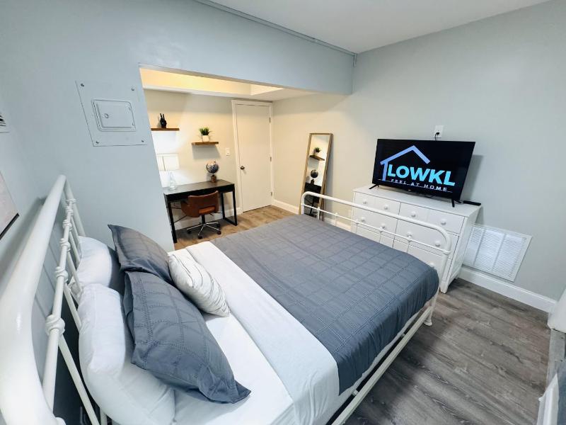 Bayview Regency Apartments By Lowkl - image 29