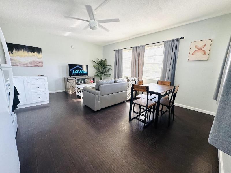 Bayview Regency Apartments By Lowkl - image 47
