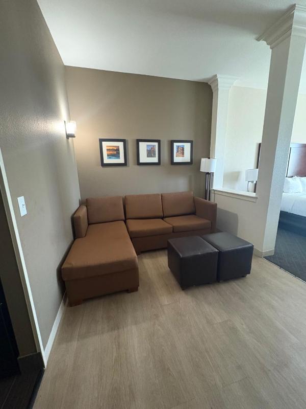 Comfort Suites Near Denver Downtown - image 8