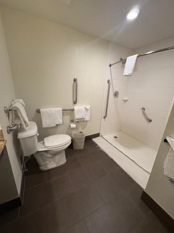 Efficiency Queen Suite with Two Queen Beds - Accessible/Non-Smoking image 2