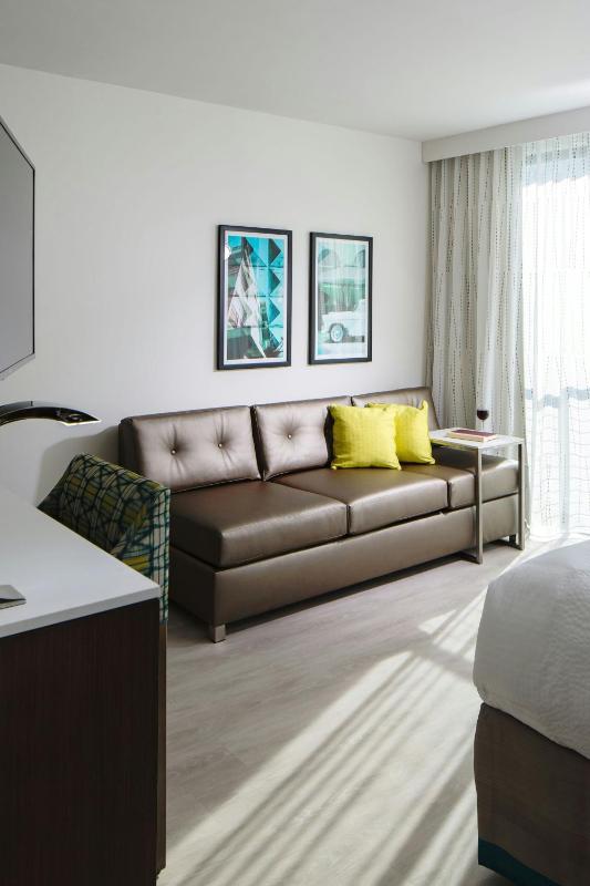 King Studio with Sofa Bed image 3