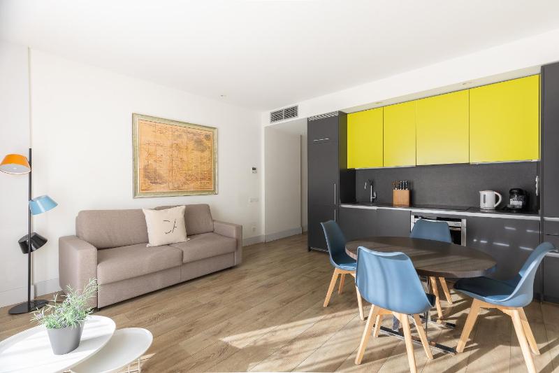 One-Bedroom Apartment (1- 4 Adults) image 4