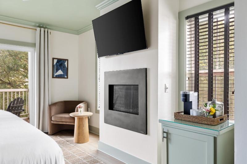 King Room with Garden View image 4