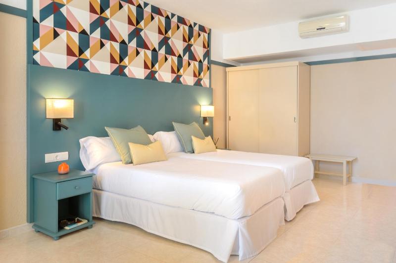 Twin Room image 1