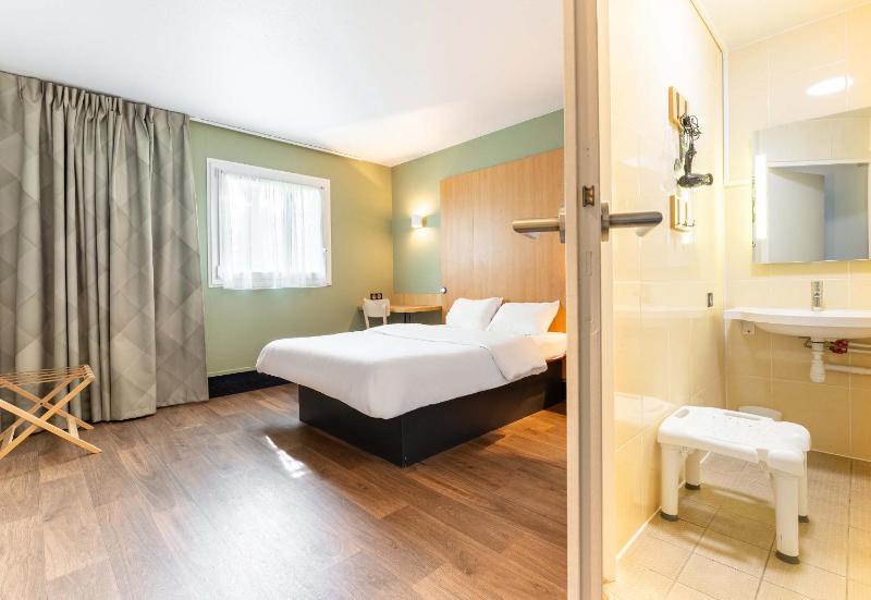 Double Room - Disability Access image 4