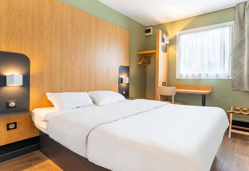 Double Room image 3