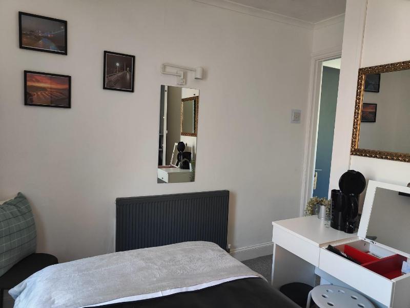 Superior Single Room image 3