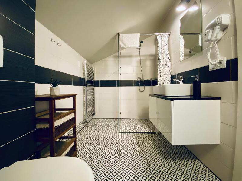 Quadruple Room with Balcony image 4