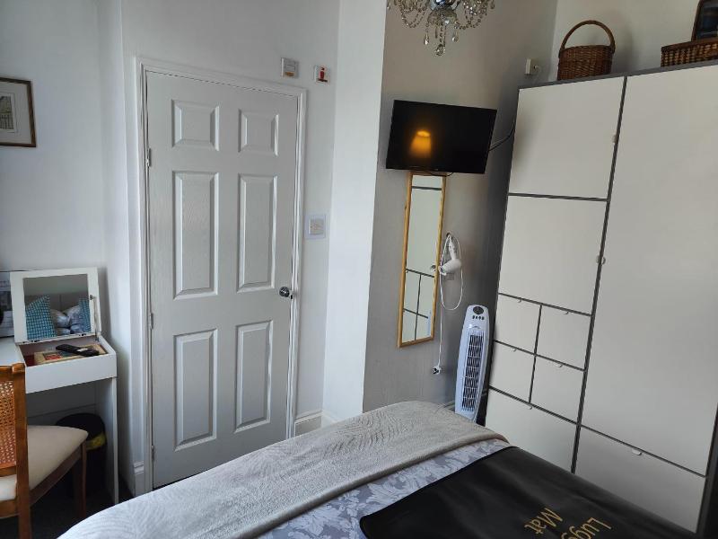 Standard Double Room image 2