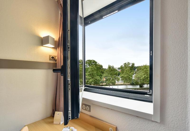 Standard Double Room image 3