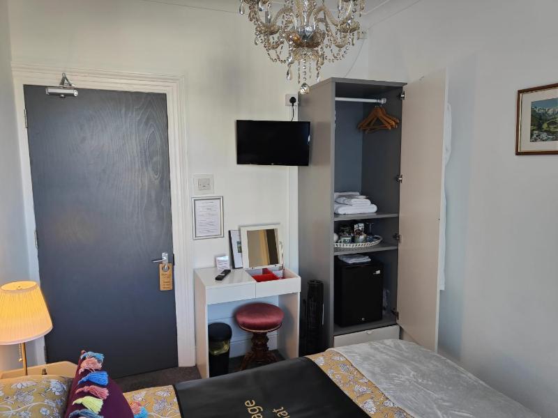 Single Room image 3