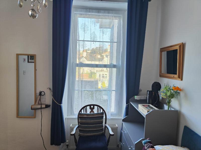 Single Room image 2