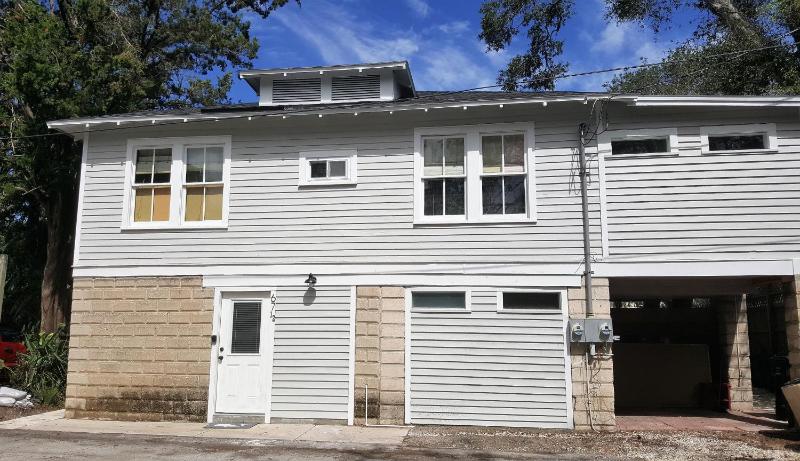 Romantic Secret Garden - Marble Floors & Bath DT Just 2 Blocks Beach Only 3 Miles - image 22