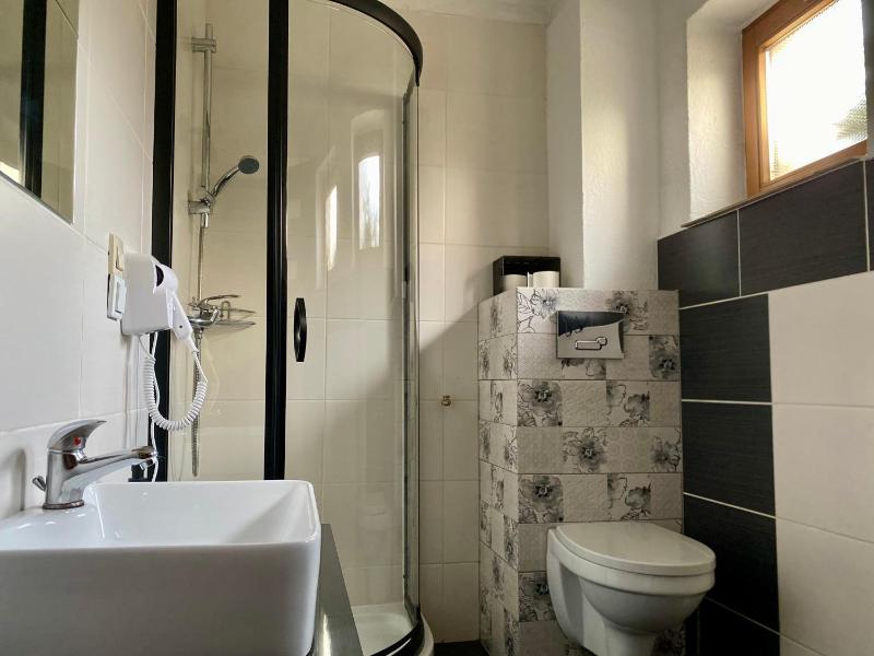 Twin Room image 1