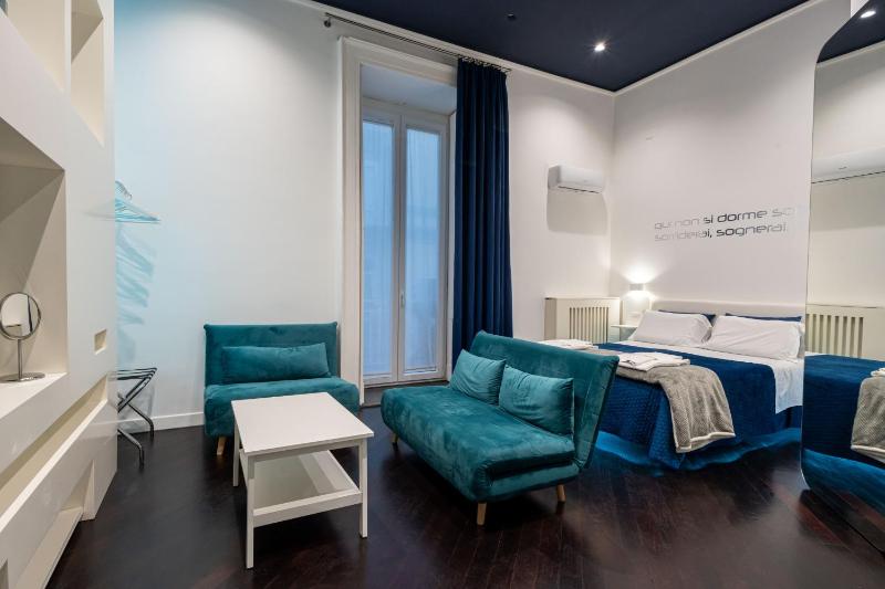 Deluxe Double Room image 4