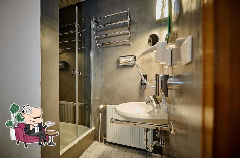 Double Room with Shared Toilet image 4