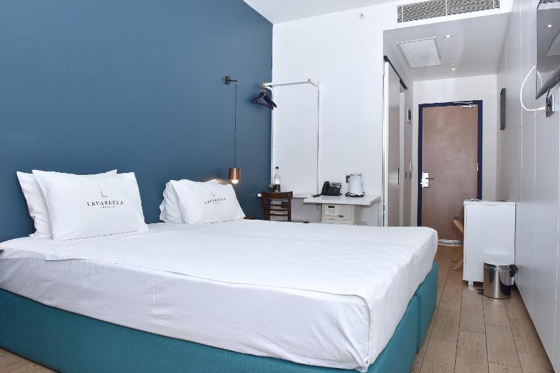 Standard Double Room image 3