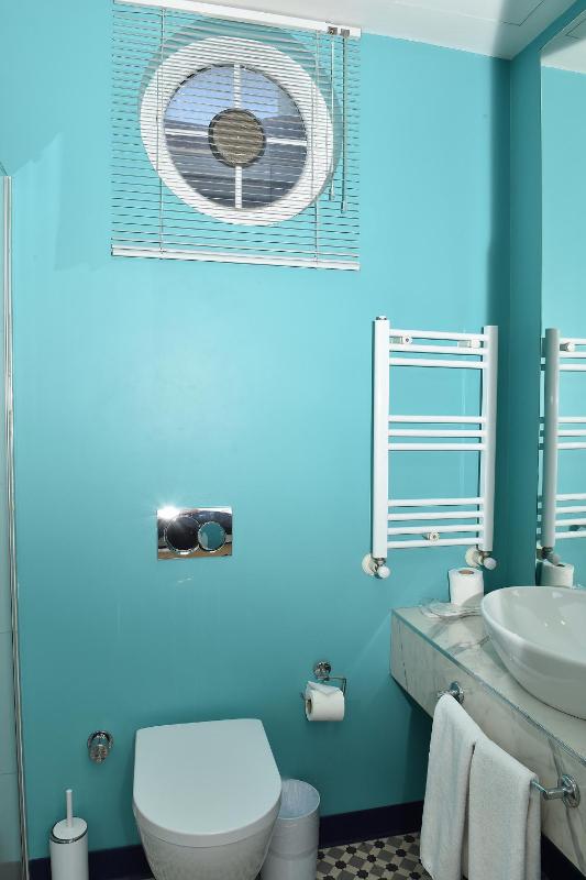 Standard Double Room image 4