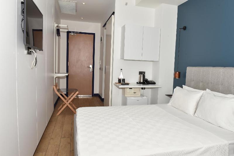 Standard Single Room image 2