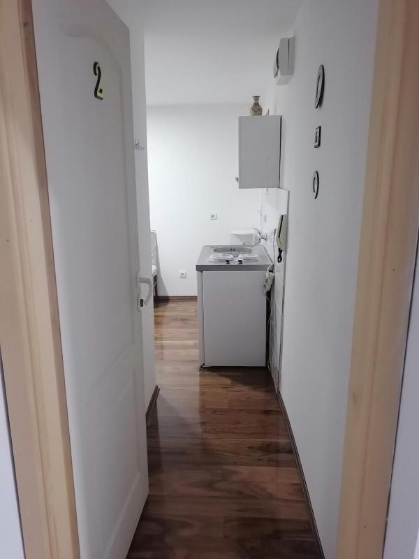 Small low cost studio Dorcol - image 16