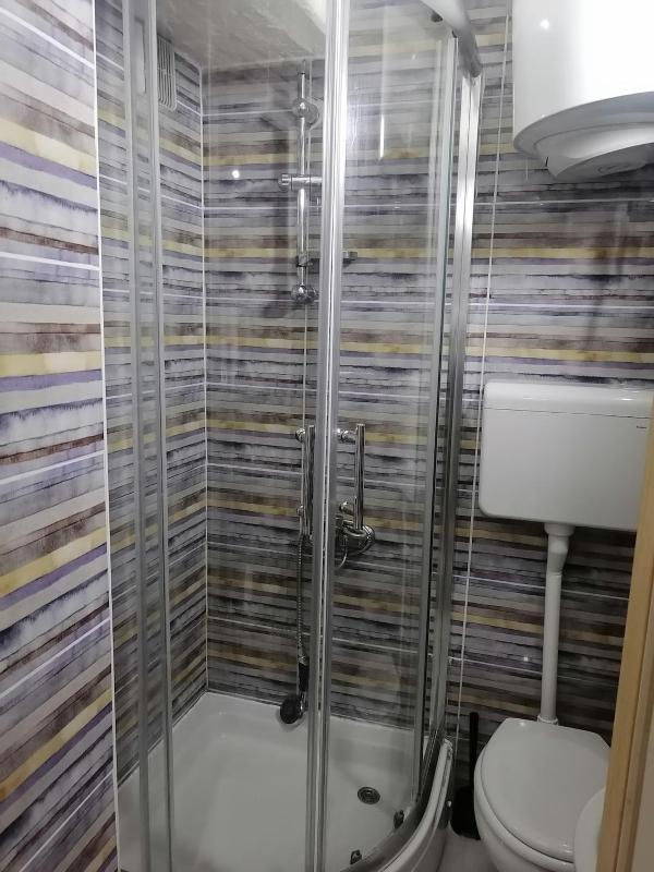 Small low cost studio Dorcol - image 9
