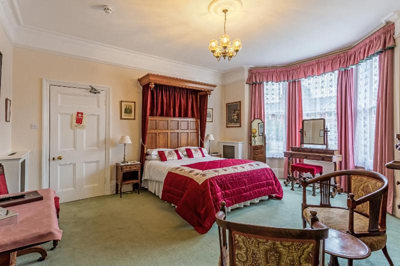 King Room with Spa Bath image 1