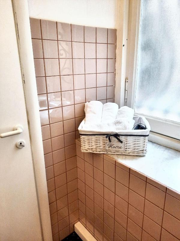 Charming Apartment in Genova with Private Parking 70 sqm - image 3