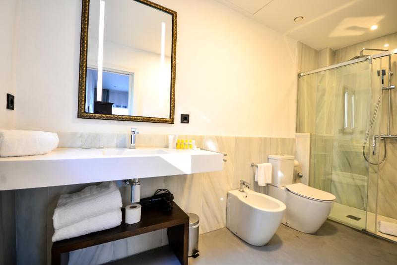 Royal Alcazar Premium with terrace and outdoor bath image 1