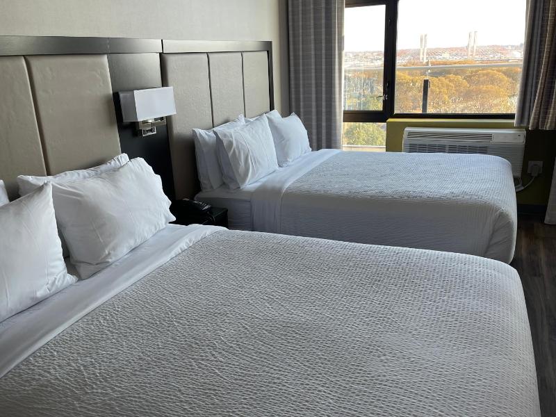 Standard Room with Two Queen Beds image 4