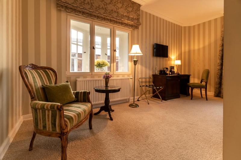 Deluxe Double Room image 4