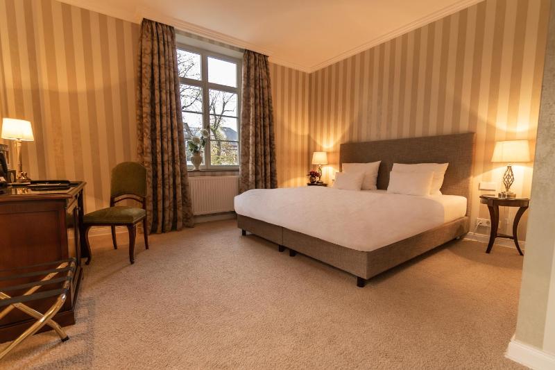 Deluxe Double Room image 2