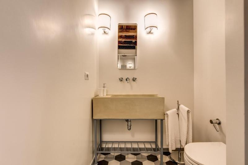 Comfort One-Bedroom Apartment (2 Adults) - Separate Building image 2