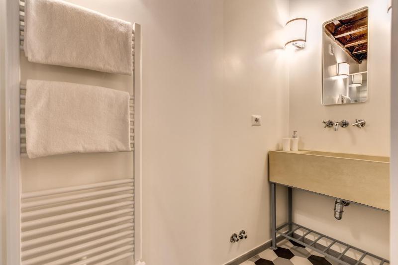 Comfort One-Bedroom Apartment (2 Adults) - Separate Building image 3