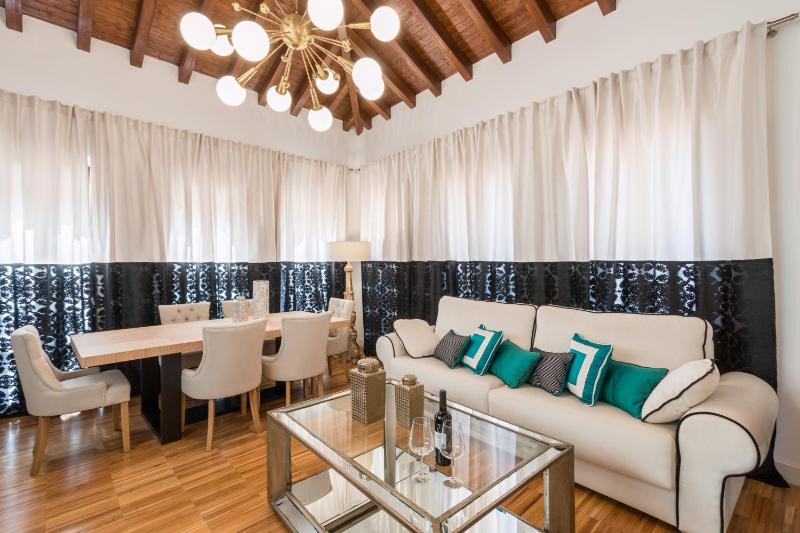 Superior Two-Bedroom Apartment with Alhambra view  image 2