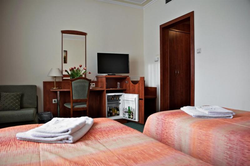 Superior Room with Extra Bed image 3