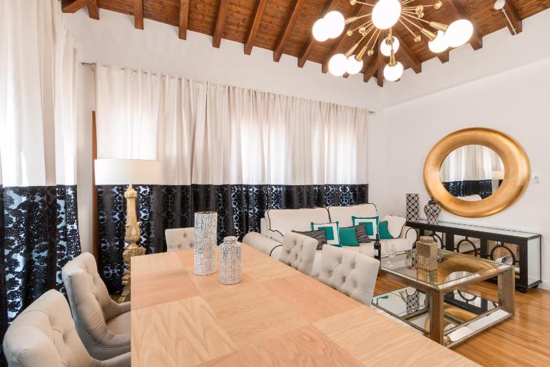 Superior Two-Bedroom Apartment with Alhambra view ( 4-6 Adults) image 1
