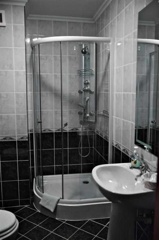 Standard Double or Twin Room image 1
