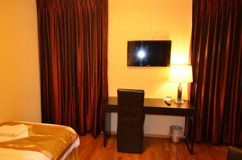 Single Room image 4