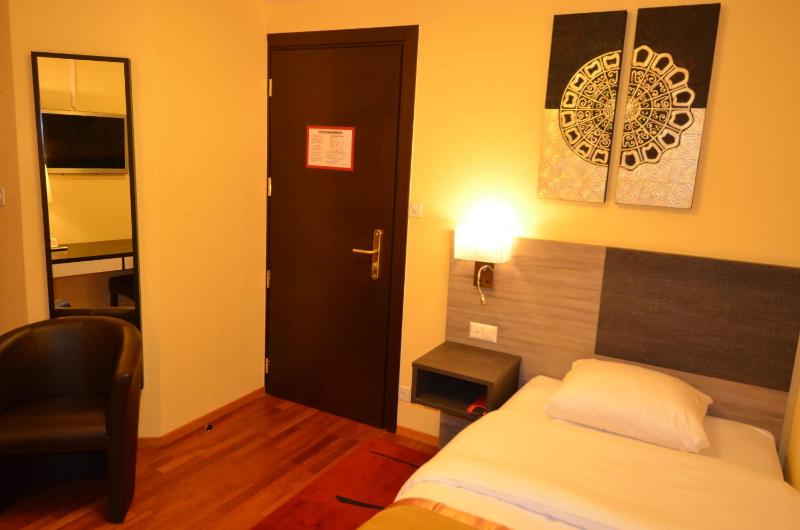 Single Room image 3