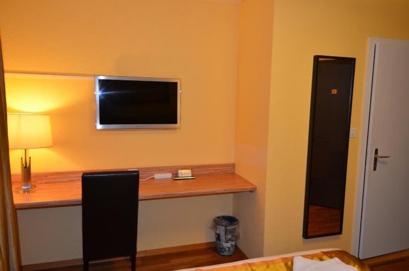 Double Room image 4