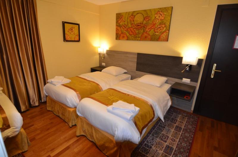 Triple Room image 3