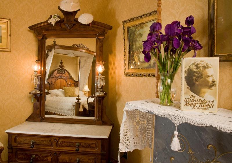 Rosewood Room image 2